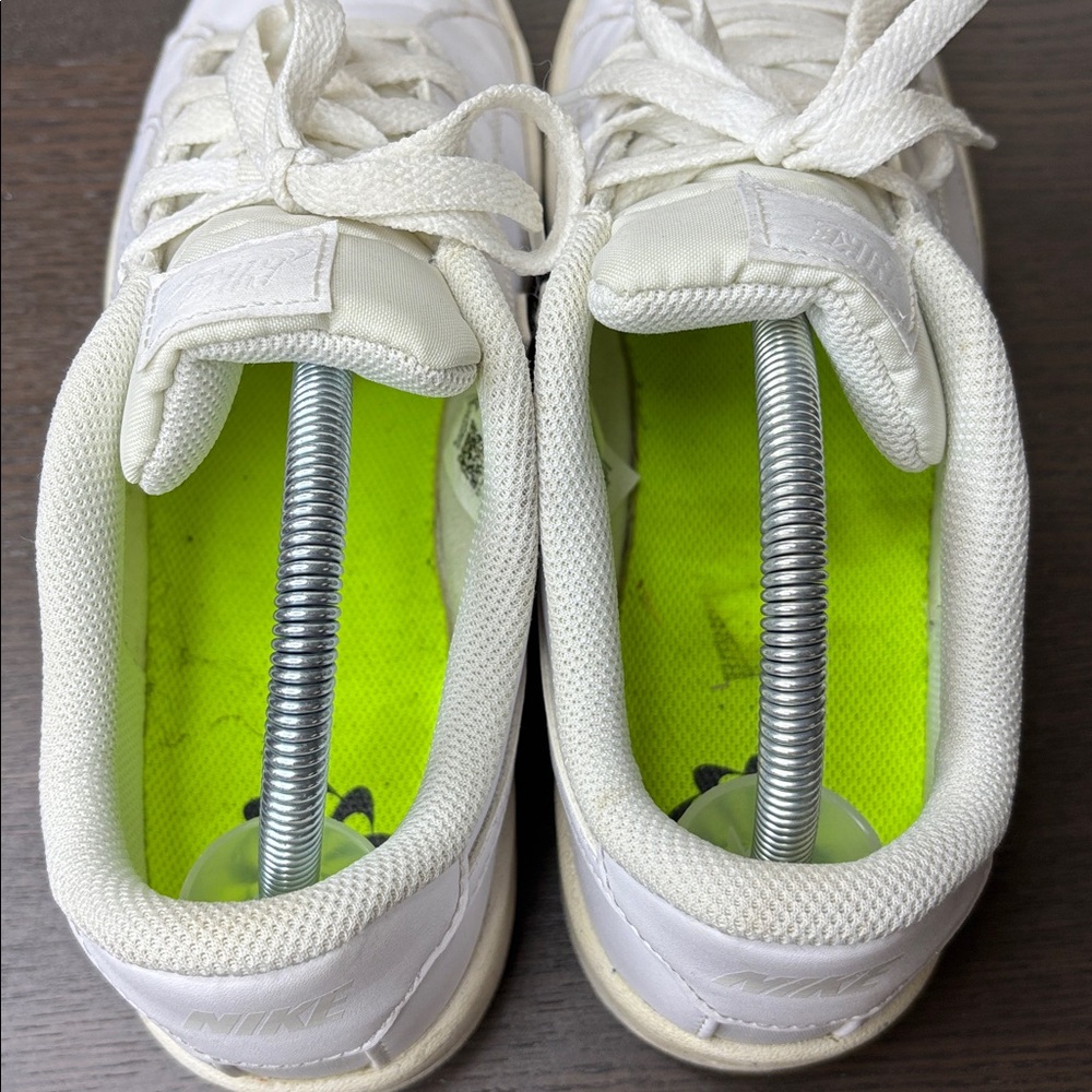 Nike White Low-Top Sneakers 9.5 Classic Tennis Shoes - Picture 5 of 7